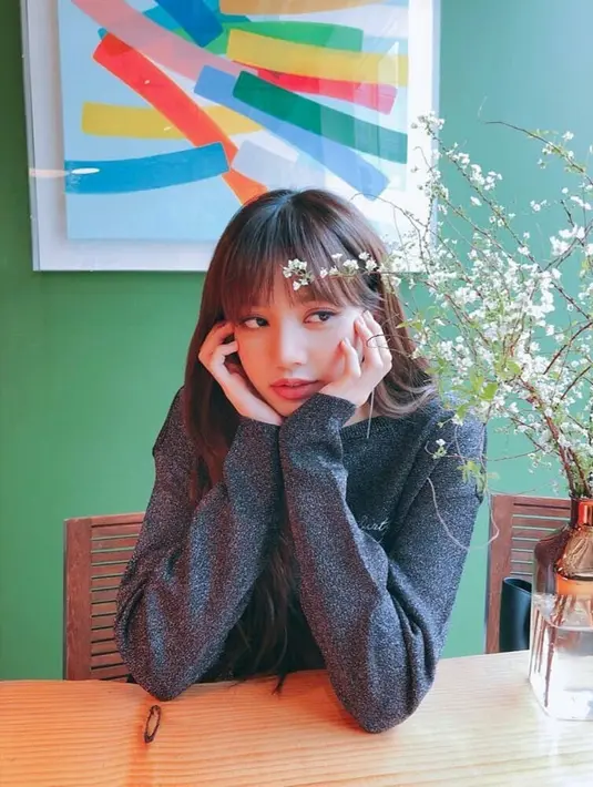 Saat ditanya siapa artis yang menjadi role modelnya, Lisa mengungkapkan mengidolakan Kehlani. Selain itu, Lisa juga sangat mengagumi aktris asal Jepang, Nana Komatsu. (Foto: instagram.com/lisa.blackpink)