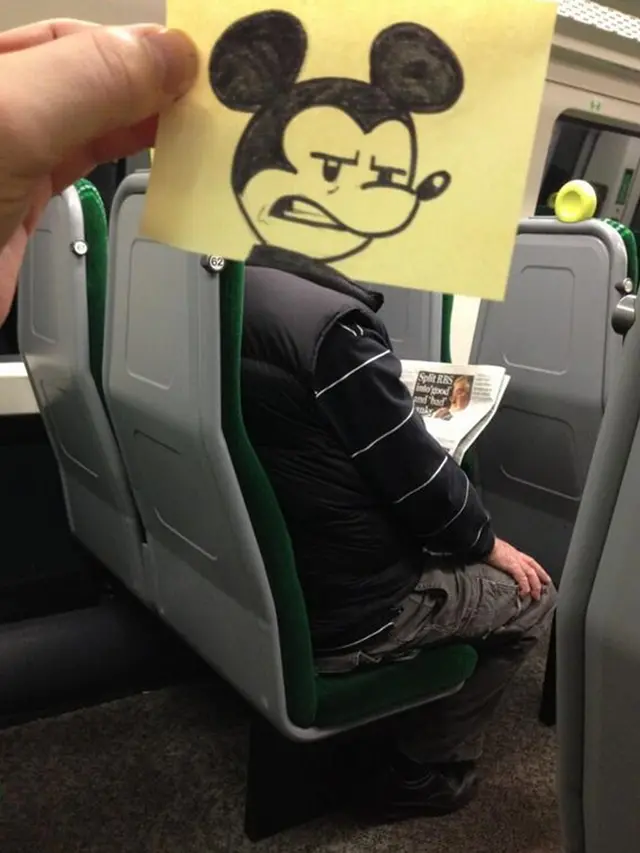 Bosan di Kereta, Pria Ini Buat 6 Ilustrasi Kartun yang Hasilnya Kocak Banget