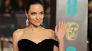 Angelina Jolie sepertinya sangat stres menjalani proses perceraiannya dengan Brad Pitt.(DANIEL LEAL-OLIVAS  AFP)