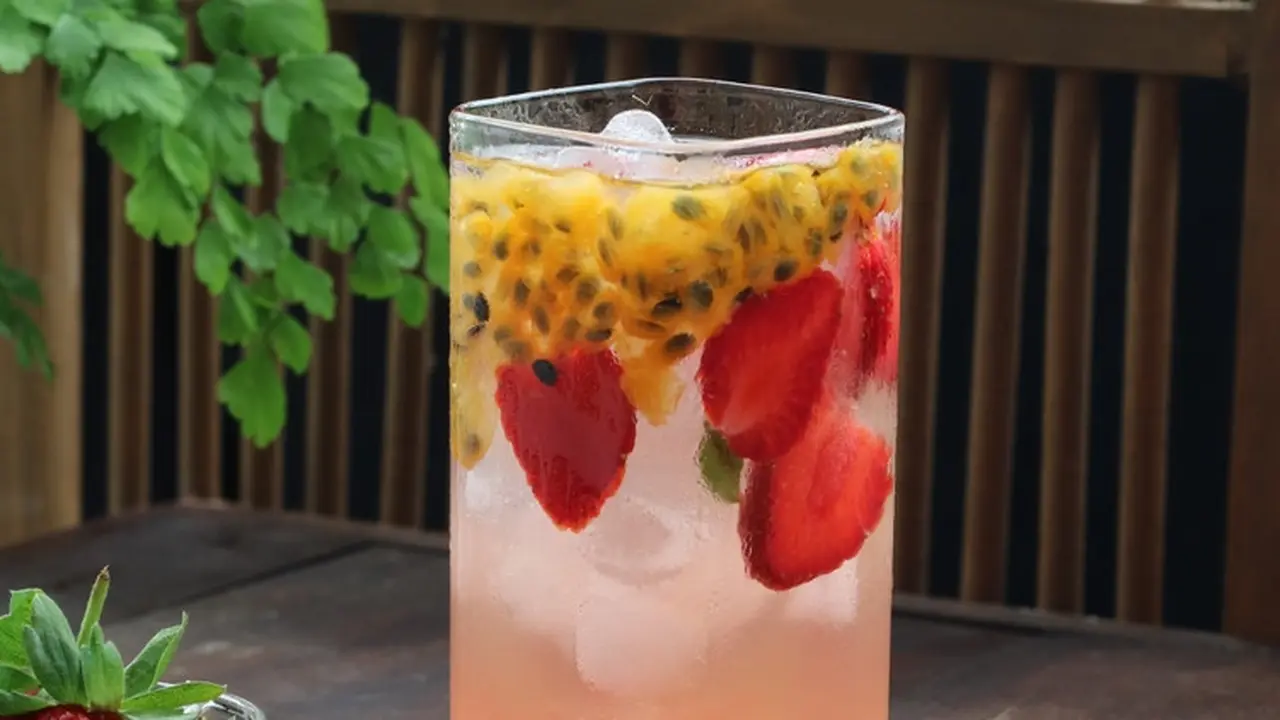 minuman es markisa stroberi