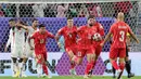 Palestina berhasil menyamakan skor melalui gol bunuh diri pemain UEA Bader Nasser yang terjadi di menit ke-50. (Giuseppe CACACE/AFP)