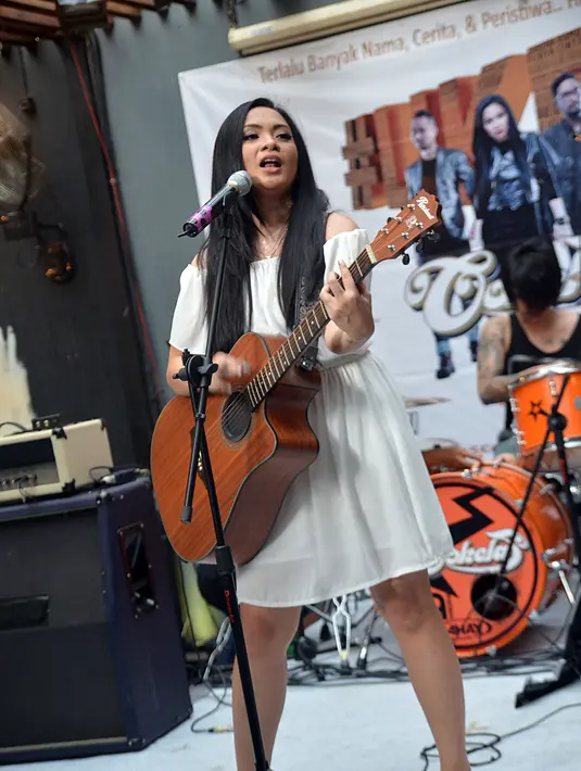 Kembalinya band yang berusia 20 tahun itu meluncurkan album yang berjudul #Likes!. Ada alasan tersendiri mengapa Cokelat memberikan nama tersebut pada album terbarunya. (Deki Prayoga/Bintang.com)