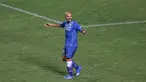 Sergio van Dijk melakukan protes kepada wasit yang menganulir gol pertamanya saat melawan  PSM Makassar pada laga Torabika SC 2016 di Stadion GBLA, Bandung, Sabtu (2/7/2016). Persib menang 3-2. (Bola.com/Nicklas Hanoatubun)