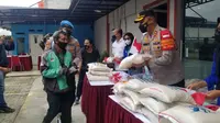 Gandeng Polri, Aliansi Mahasiswa Bagikan 1.500 Paket Sembako ke Driver Ojol