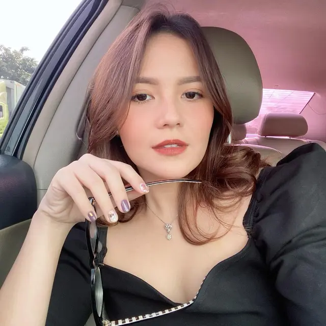 7 Pesona Voke Victoria, Aktris yang Dikabarkan akan Dinikahi Kriss Hatta