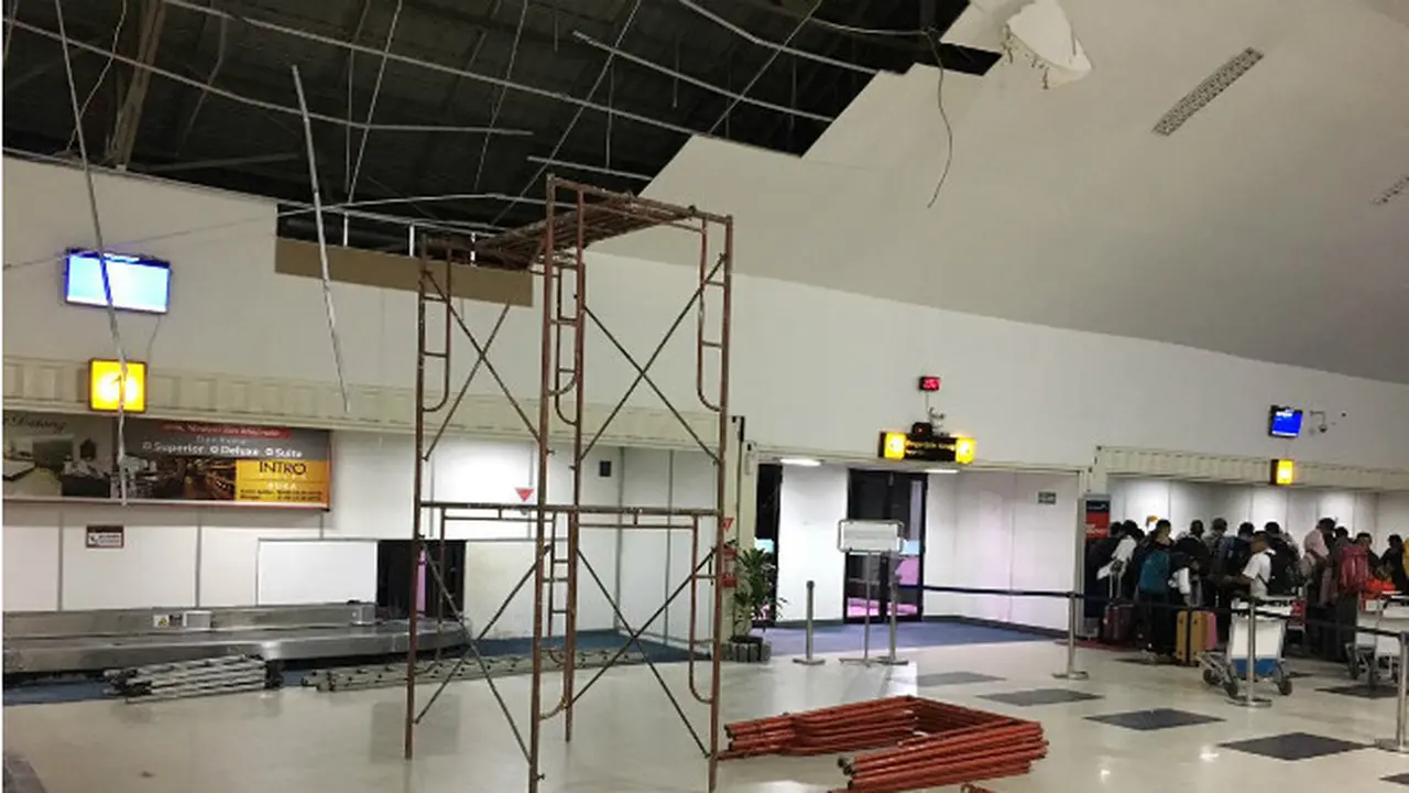 Bandara Bandara Syamsudin Noor Banjarmasin Diterjang Angin Kencang