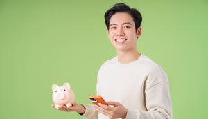 Ilustrasi pria mengatur keuangan. (c) havucvp@gmail.com/Depositphotos