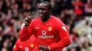 7. Dwight Yorke - Tandem dari Andy Cole di Manchester United ini mencetak 123 gol selama berkiprah di Liga Inggris bersama beberapa klub. (Photo by ROBIN PARKER / AFP)