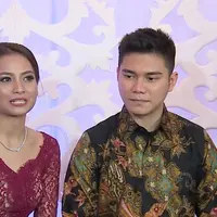 Minggu, (04/12/2016) Acha resmi dilamar oleh Vicky.Ternyata mereka berdua sudah saling kenal dari jaman kuliah.