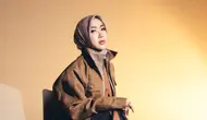 Agna Bawa Nuansa Melankolis di Single Di Luar Hal Biasa, Cerita Cinta yang Perlahan Pudar