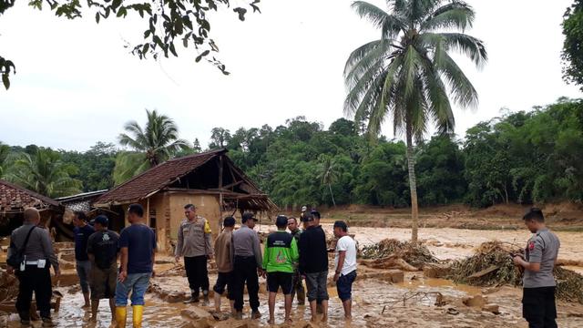 Kondisi Hutan Di Lebak Dan Bogor Yang Terkena Banjir Bandang