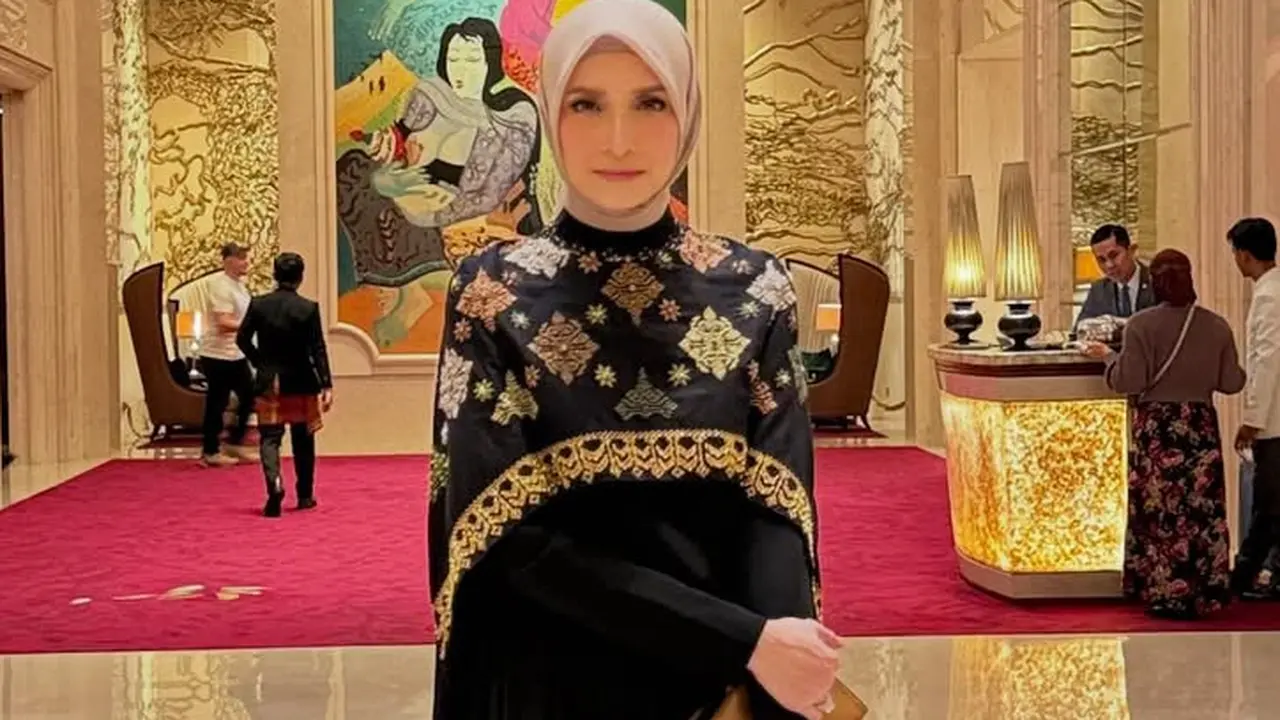 Model Dress Panjang Inneke Koesherawati (Foto: Instagram @innekekoes)
