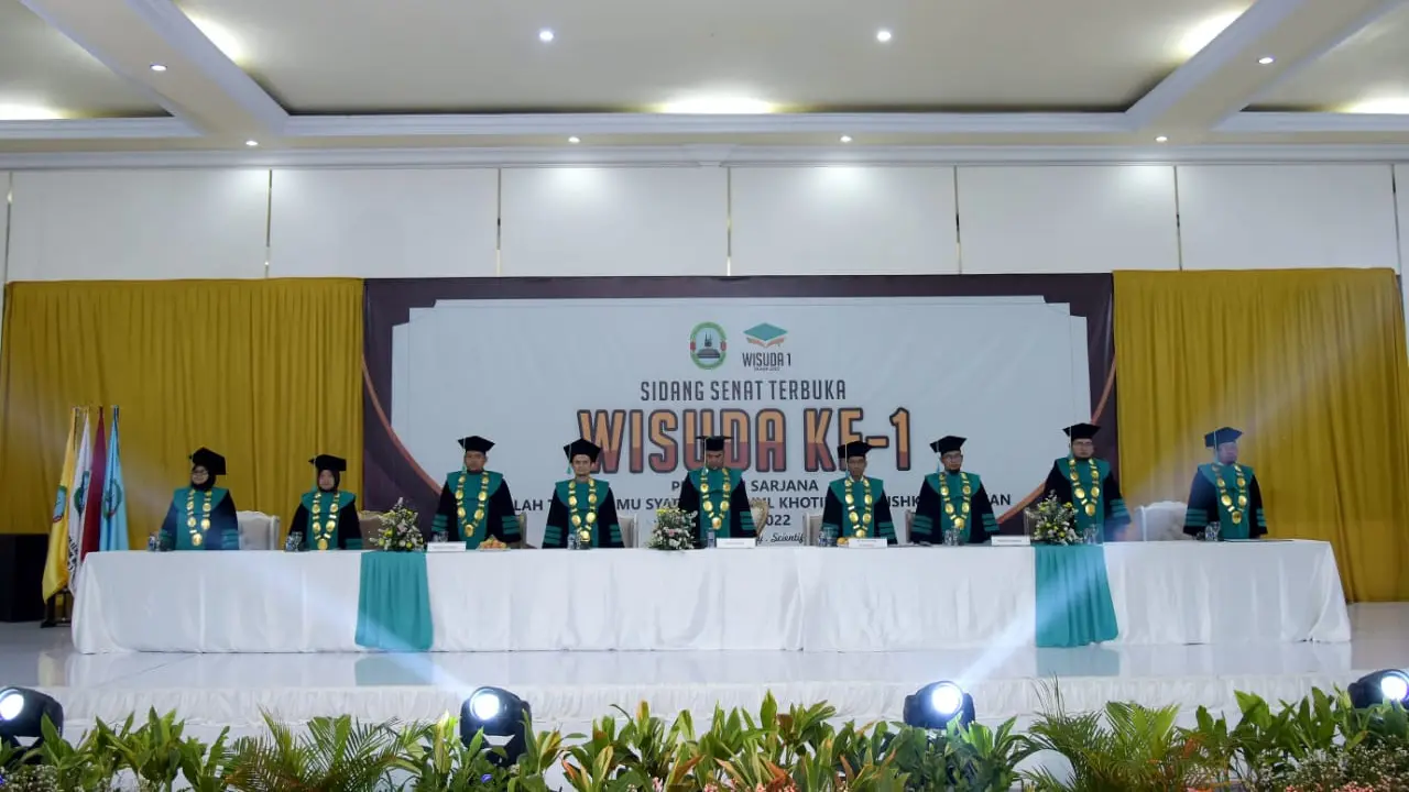 Sekolah Tinggi Ilmu Syariah Husnul Khotimah (STISHK) Kuningan untuk pertama kalinya menggelar acara wisuda Sarjana.