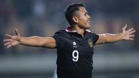Pemain Timnas Indonesia, Dimas Drajad melakukan selebrasi usai mencetak gol ketiga ke gawang Timnas Curacao dalam laga uji coba FIFA Matchday antara Timnas Indonesia menghadapi Curacao di Stadion Gelora Bandung Lautan Api (GBLA), Bandung, Jawa Barat, Sabtu (24/9/2022) malam WIB. (Bola.com/Bagaskara Lazuardi)