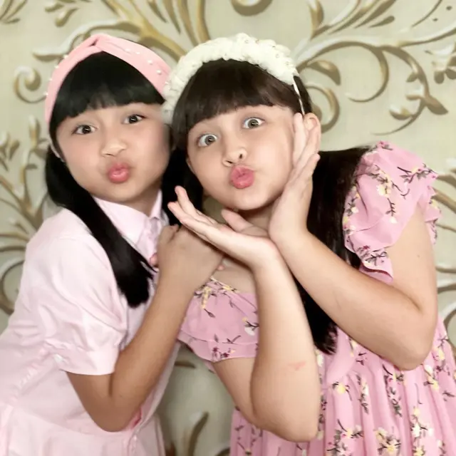 Berseteru di Sinetron, Ini 6 Potret Kebersamaan Ciara Brosnan dan Chico Radella