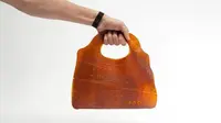 Keren, Tas Kulit Ini Terbuat dari Berbagai Buah Busuk