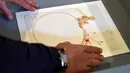 Foto arsip pada 17 Mei 2017 memperlihatkan lukisan cat air dari 'The Little Prince' karya Antoine de Saint-Exupery di Balai Lelang Artcurial Paris. Dua lukisan cat air 'The Little Prince' terjual sekitar Rp7 miliar pada Rabu (14/6). (REMY GABALDA/AFP)