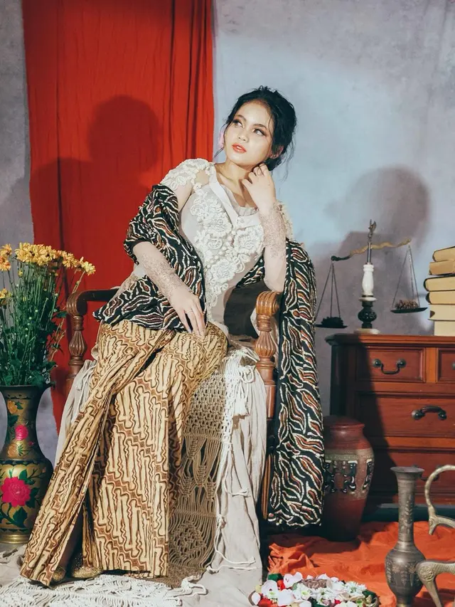 Tampil Anggun, Ini 7 Pemotretan Putri DA 4 dalam Balutan Kebaya