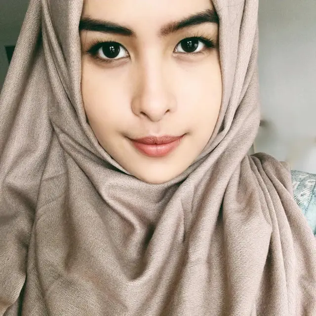 6 Potret Maudy Ayunda dalam Balutan Hijab, Kian Pancarkan Pesonanya