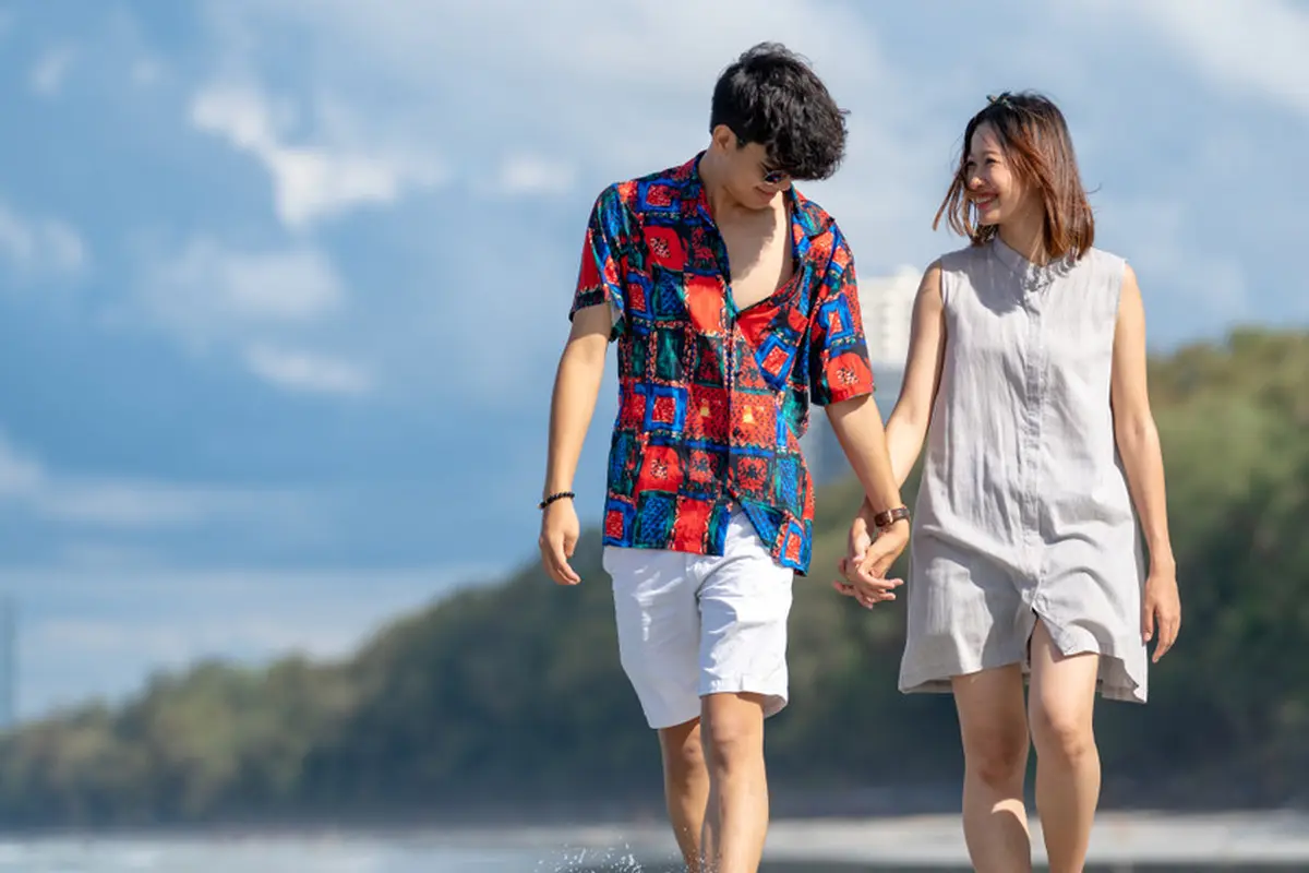 couple kencan romantis bahagia