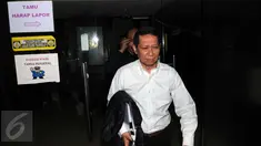 Penyidik Bareskrim Polri memeriksa mantan Dirut PT Pelindo II Richard Joost Lino, Jakarta, Kamis (28/1/2016). RJ Lino diperiksa untuk kelima kalinya sebagai saksi perkara dugaan korupsi pengadaan mobile crane. (Liputan6.com/Helmi Affandi)