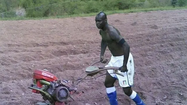 7 Potret Absurd Aksi Petani saat Garap Sawah Ini Bikin Tepuk Jidat