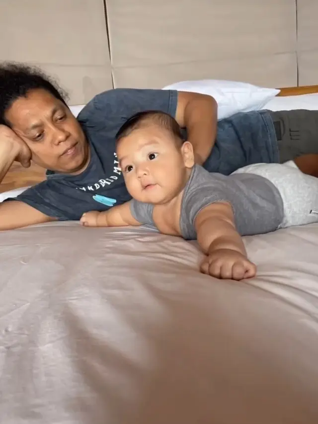 10 Potret Arie Kriting Unggah Momen Bareng Anak Ini Tuai Banyak Sorotan