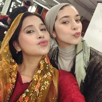 Ayu Azhari dan Isabelle Tramp. (Foto: instagram.com/ayukhadijahazhari)