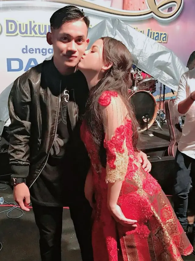 Sempat Dikira Pacar, Ini 6 Momen Kompak Putri D'Academy dan Sang Kakak