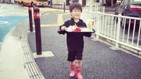 Ganteng dan Pemberani, Bocah Ini Viral di Internet