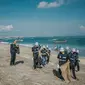 Indonesia Packaging Recovery Organization (IPRO) melakukan kegiatan besih-bersih pantai atau beach clean up di Pantai Jerman, Badung, Bali pada 4 Juni 2022.