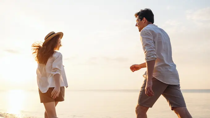 couple februari di pantai