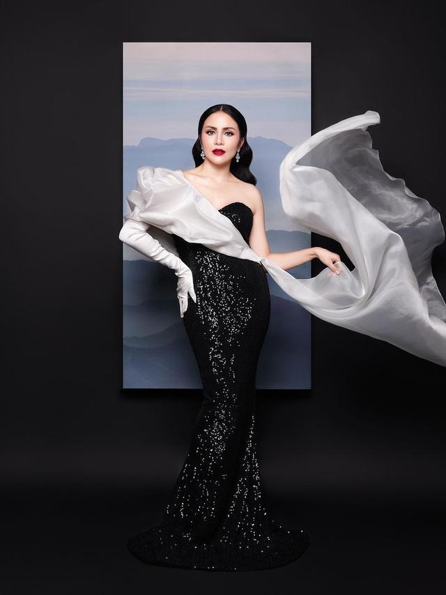 7 Potret Momo Geisha dalam Balutan Gaun Glamor, Curi Perhatian