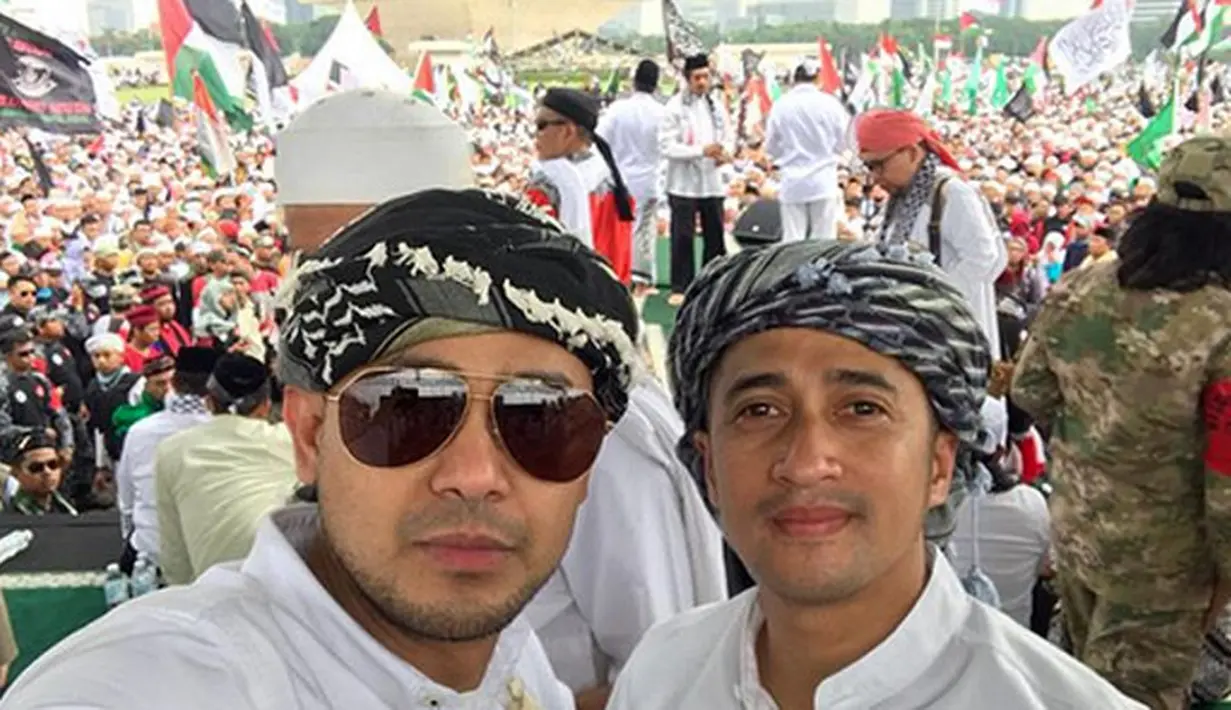 Dan masih banyak lagi beberapa selebriti yang hadir dalam acara tersebut. Aksi ini merupakan bentuk kepeduliannya masyarakat Indonesia terhadap masyarakat Palestina.  (Instagram/irfanhakim75)
