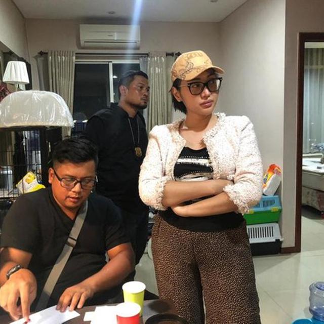 Terseret Kasus Narkoba, Ini 7 Potret Detik-detik Lucinta Luna Ditangkap Polisi