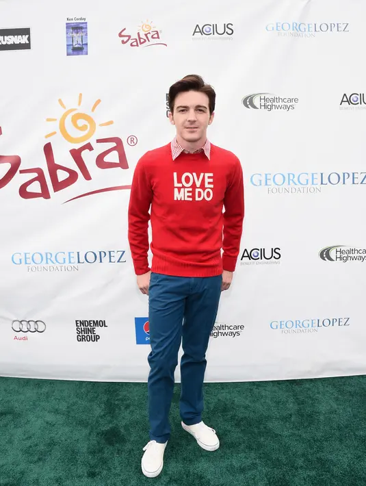 Drake Bell ditangkap pada pukul 02.45 waktu setempat pada tanggal 21 Desember di Glendale setelah ia tertangkap lantaran dugaan mengebut dan ugal-ugalan. Ia bebas dengan jaminan $20.000 dan ditetapkan untuk sidang 21 Maret.(AFP/Bintang.com)