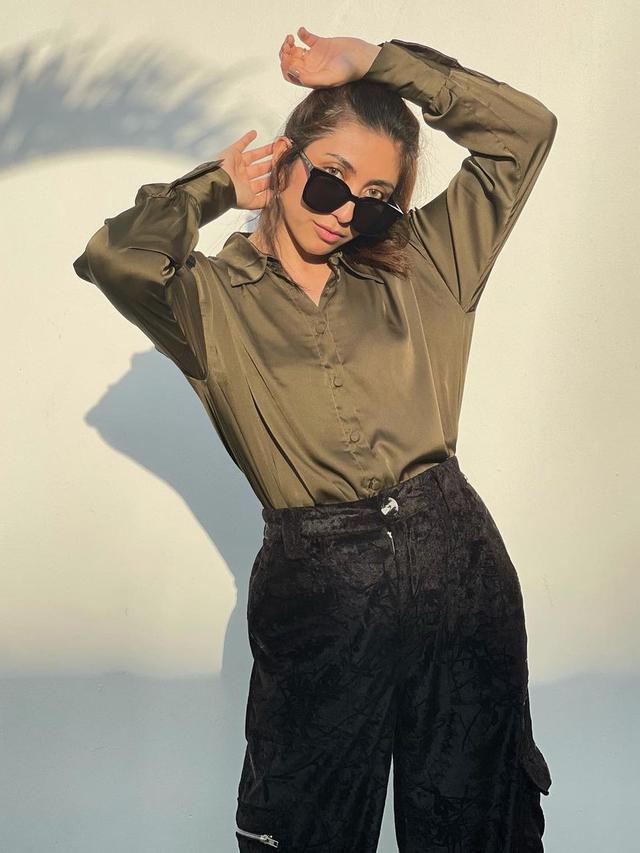 6 Potret Terbaru Selebgram Vicky Alaydrus Tampil Tanpa Hijab, Curi Perhatian