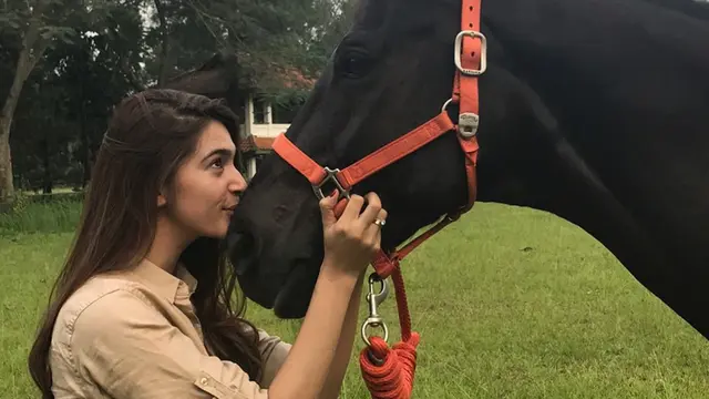 FOTO: Potret Nabila Syakieb Berkuda, Tetap Cantik dan Memesona