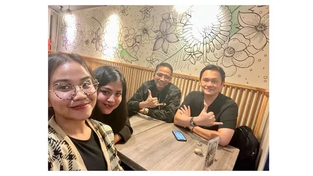 6 Potret Terbaru Farhat Abbas, Jadi Kuasa Hukum Mayang Atas Kasus Skincare