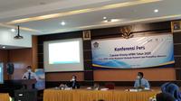 Kepala Kanwil Ditjen Perbendaharaan Provinsi Sumbar, Heru Pudyo Nugroho memberikan keterangan pers terkait capaian kinerja APBN. (Liputan6.com/ Novia Harlina)