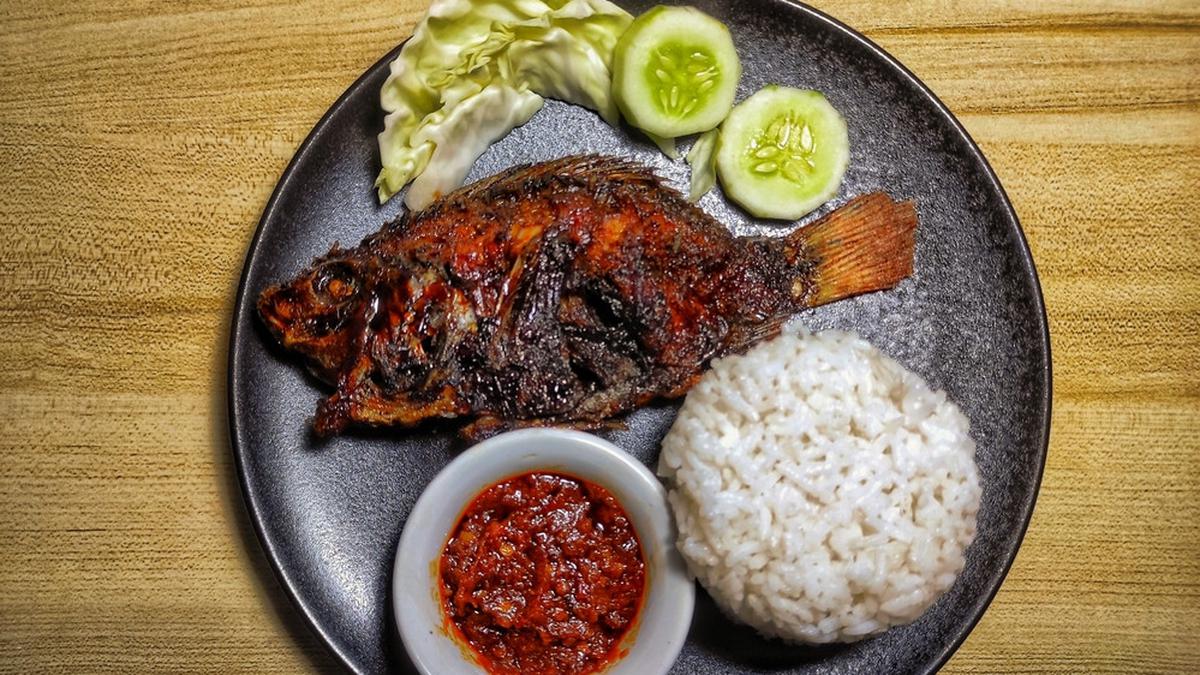 Menikmati Nila Bakar yang Dibumbui dengan Bumbu Tradisional - Food  Fimela.com