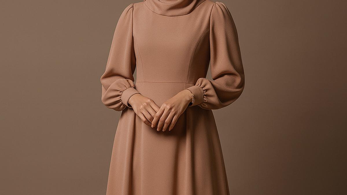 8 Model Long Dress Glamour Tapi Tidak Berlebihan, Intip Padu Padan yang Bikin Penampilan Elegan di 2025