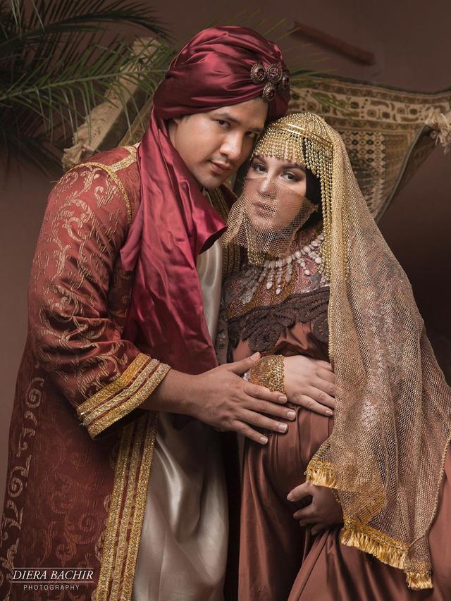 Berkonsep Timur Tengah, Ini 7 Gaya Maternity Shoot Irish Bella dan Ammar Zoni