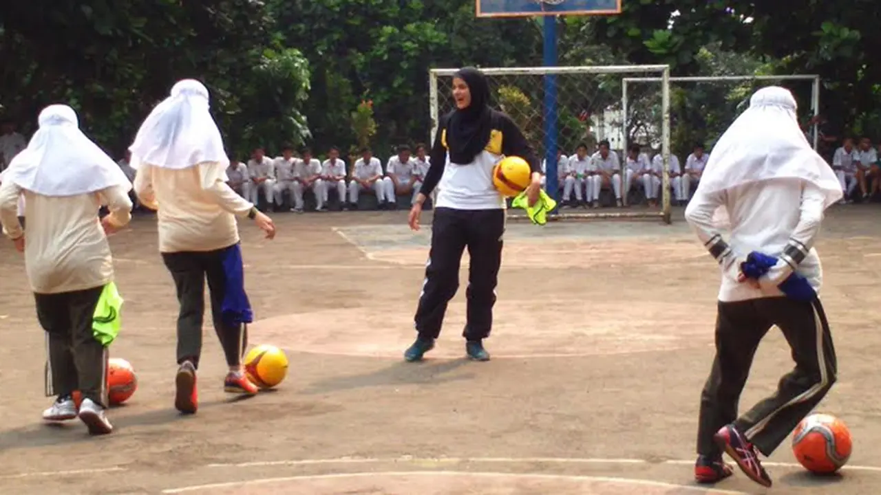 Pesepak bola asal Australia, Assmaah Heelal