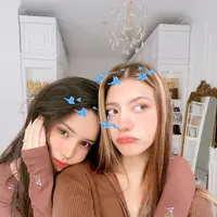 Lihat di sini beberapa potret duo bestie good looking Beby Tsabina dan Cassandra Lee yang sama-sama berparas bule.