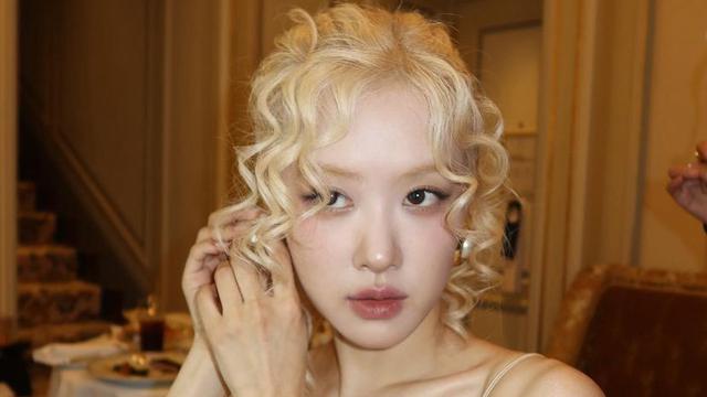 Rose Blackpink Hadir di Paris Fashion Week. [@roses_are_rosie]