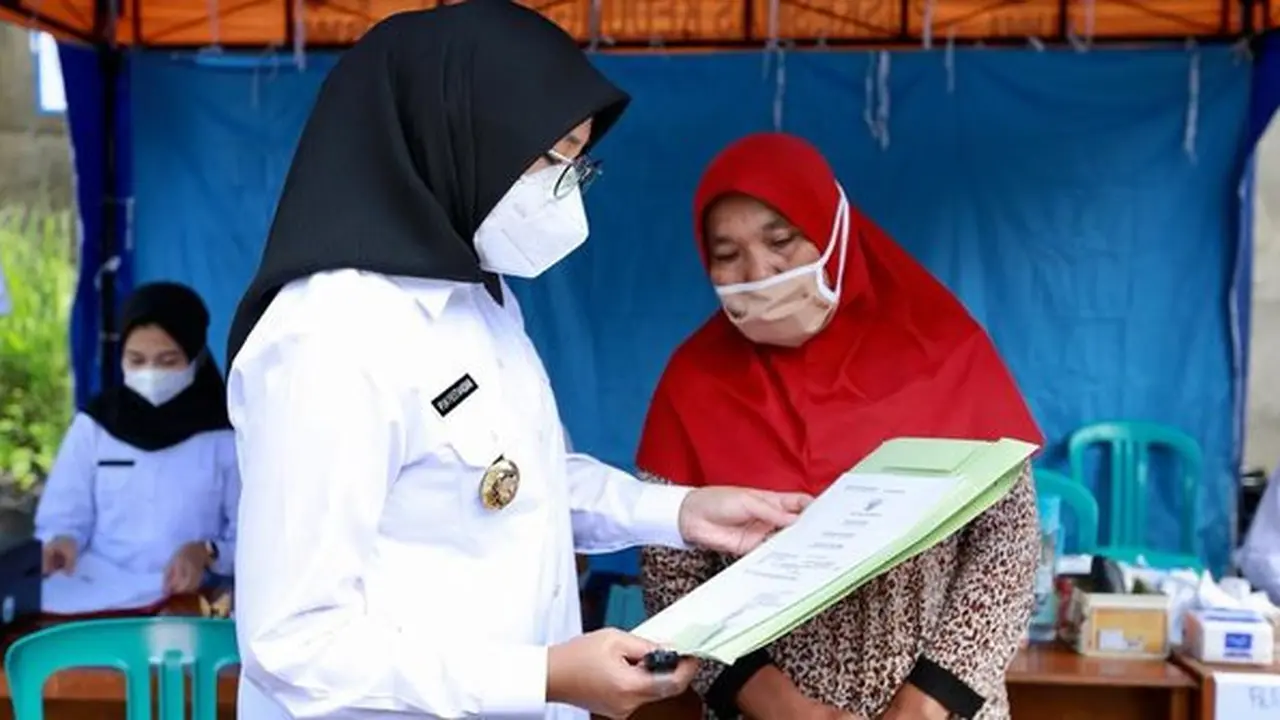 Bupati Ipuk Tuntaskan 10 Ribu Masalah Warga Terutama Soal Administrasi Kependudukan