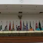 Walhi berikan penghargaan karena KPU telah memasukkan tema energi, pangan dan lingkungan hidup saat debat Capres-Cawapres 2014-2019 beberapa waktu lalu, Jakarta (3/9/2014) (Liputan6.com/Johan Tallo)