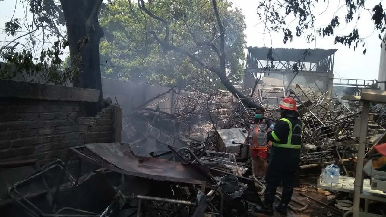 Gudang Pengolahan Limbah RSUD Kabupaten Bekasi Terbakar