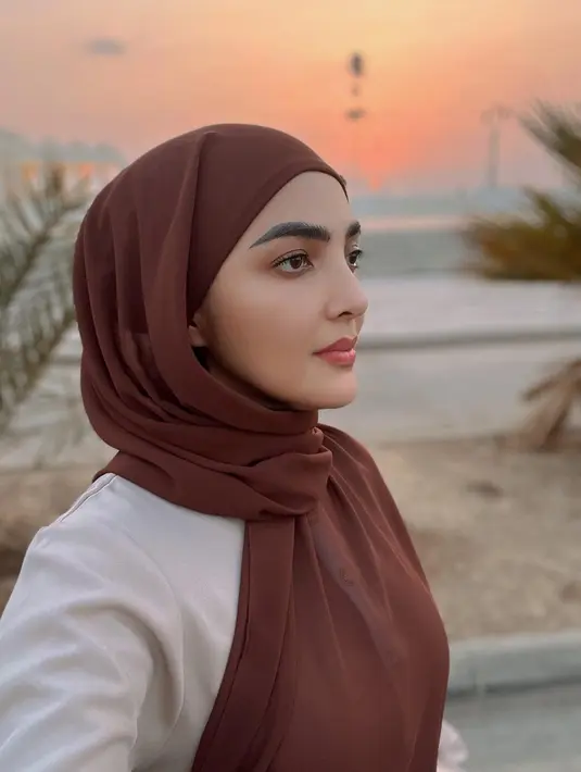 <p>Banyak penggemar yang menyebut Ashanty terlihat memesona saat mengenakan hijab. Ia tampak cantik dan meneduhkan. [Foto: instagram.com/ashanty_ash]</p>